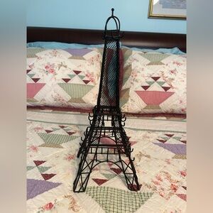 Black metal Eiffel Tower jewelry holder #EiffelTower #JewelryHolder